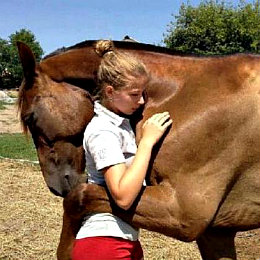 Saint_Leo_University_Online "The healing power of horses", image of student with horse