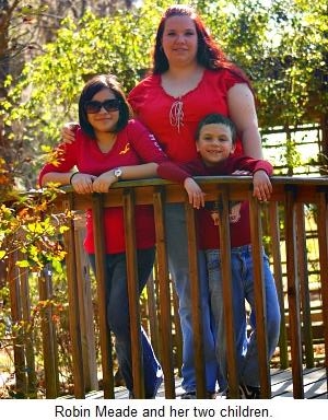 Saint-Leo-University-Online Saint Leo University Online, image of Robin Meade and her two children